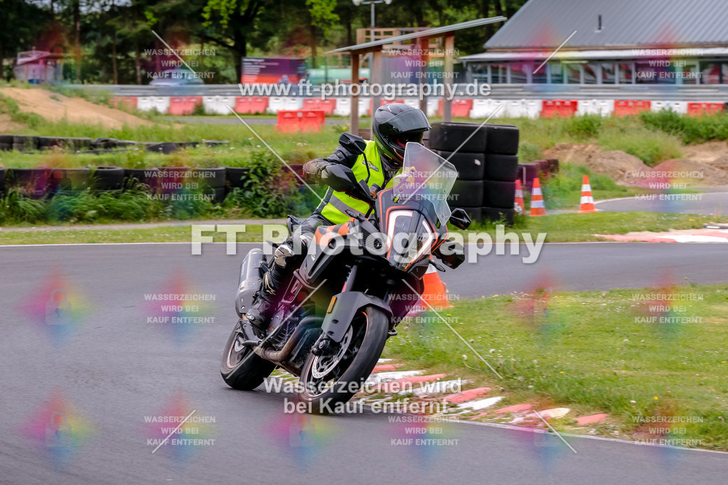 MotoTeamVBK-20277 | Hier findet Ihr Bilder von Touristenfahrten auf der Nürburgring Nordschleife oder von anderen Veranstaltungen die ich besucht habe. Viel Spass beim Durch Schauen 
