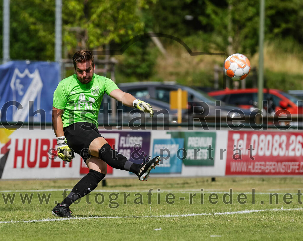 2023-07-08_027_FC_Langengeisling_gegen_TSV_Buchbach | Erding, Deutschland, 08.07.2023:
Fußball, Bezirksliga Oberbayern Ost 2023 / 2024, Testspiel, FC Langengeisling gegen TSV Buchbach, Endergebnis: 0:6

Torwart Christian Brader (FC Langengeisling, #1)

Foto: Christian Riedel / fotografie-riedel.net