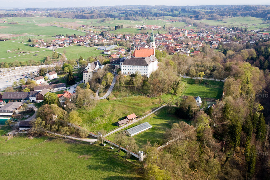 Luftbild: Kloster Andechs im Ortsteil Erling in Andechs im Bundesland Bayern in Deutschland. – Foto: IMG_17900.jpg vom 15.04.2009 durch Werner Riehm/FLY-FOTO.de – Auflösung des Originals: 4272 x 2848 px – Kloster Andechs