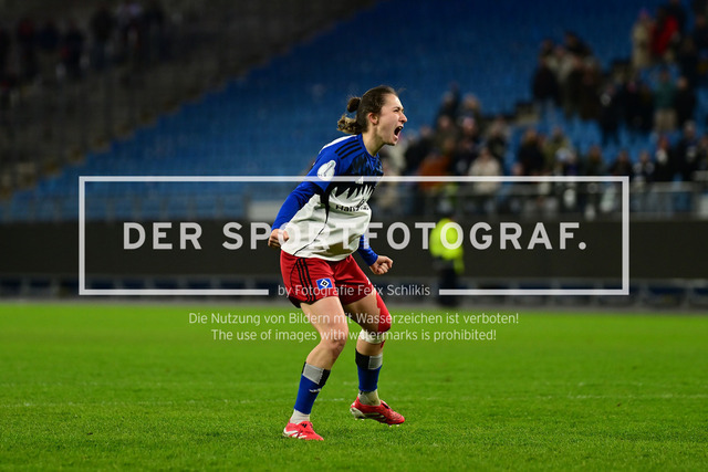 Fußball I Frauen I Saison 2025-2026 I DFB-Pokal I Achtelfinale I Hamburger SV - Bayer 04 Leverkusen I 19251 | Jubel, Begeisterung, Enthusiasmus, Euphorie, Freude, Glücksgefühl, Heiterkeit bei: Maria Mikolajova (27, Hamburger SV) - Realisiert mit Pictrs.com