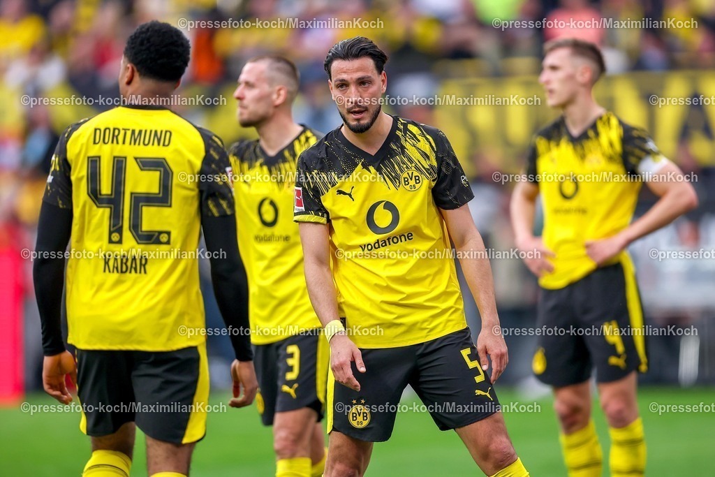 BVB11042601086 | 11.04.2026, Fußball, Borussia Dortmund - Bayer 04 Leverkusen, 1. Fußball Bundesliga, 29. Spieltag, Signal Iduna Park, Saison 2025 2026: Almugera Kabar&nbsp;(BVB #42) Ramy Bensebaini&nbsp;(BVB #05) Waldemar Anton&nbsp;(BVB #03) Nico Schlotterbeck&nbsp;(BVB #04) enttäuscht Enttäuschung  DFB regulations prohibit any use of photographs as image sequences and or quasi-video.