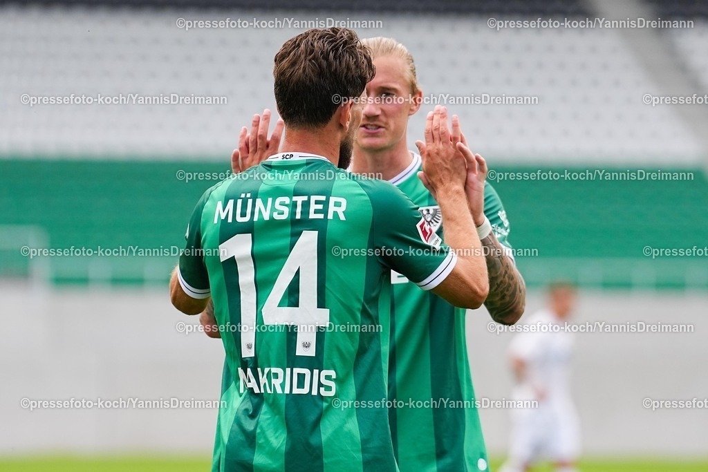 xYDR26072501025 | 26.07.2025, xydrx, Fußball, SC Preußen Münster - Viktoria Köln, Testspiel, LVM-Preußenstadion: Torjubel nach dem Tor zum 1:0 für den SC Preußen Münster durch Torschütze Haralambos Makridis (SC Preußen Münster #14). zusammen mit Marvin Schulz (SC Preußen Münster #10)