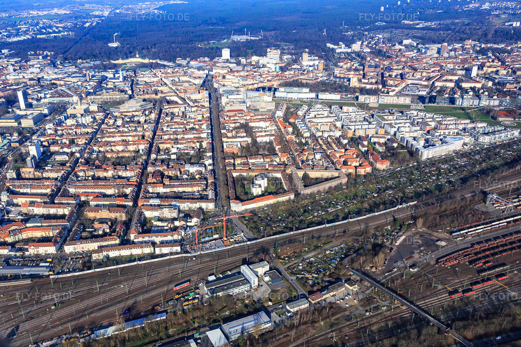 Luftbild: Stuttgarter Straße x Rüppurer Straße jenseits des Güterbahnhof im Ortsteil Südstadt in Karlsruhe im Bundesland Baden-Württemberg in Deutschland. Foto: IMG_085256.jpg vom 19.12.2015 durch Werner Riehm/FLY-FOTO.de
