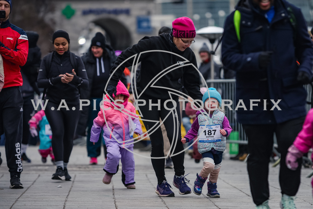 SILVESTERLAUF LINZ 25 | Linz, AUSTRIA, 31. Dezember 25, TRIRUN SILVESTERLAUF LINZ 25 , Image shows: 
Photo: WAPICS / BINDER Manuel