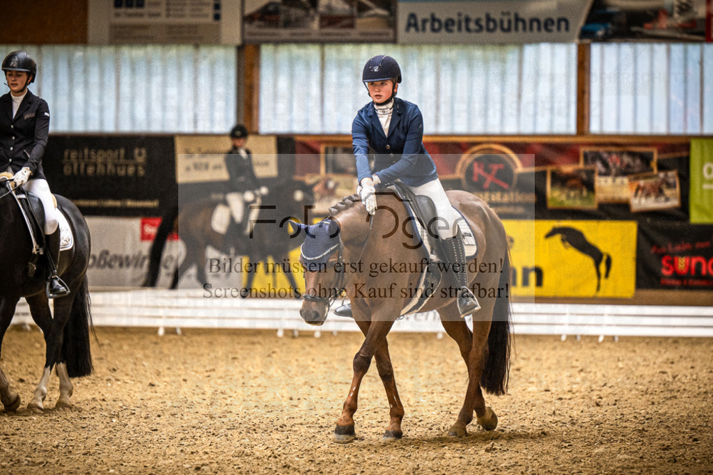 DOS_3695 | Entdecke hochwertige Reitturnierfotos von Foto Oger. Professionell, emotional und authentisch – jetzt Lieblingsmomente im Shop bestellen.Deutschlandweite Turnierfotografie. - Realisiert mit Pictrs.com
