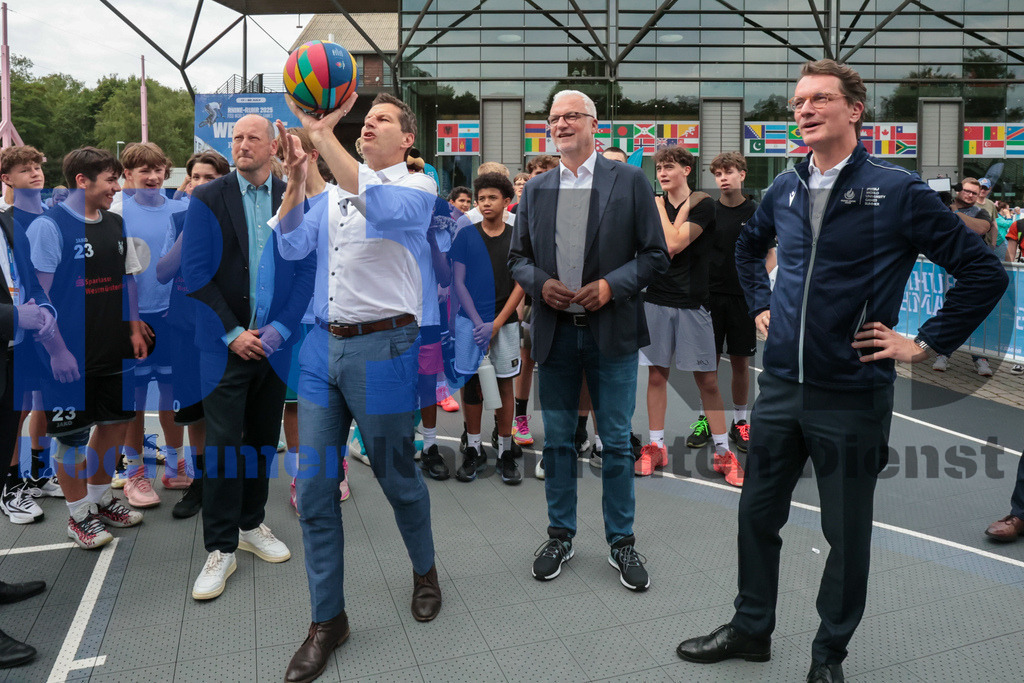 SES_TTG3X320250717-152 | bond - Realisiert mit Pictrs.com