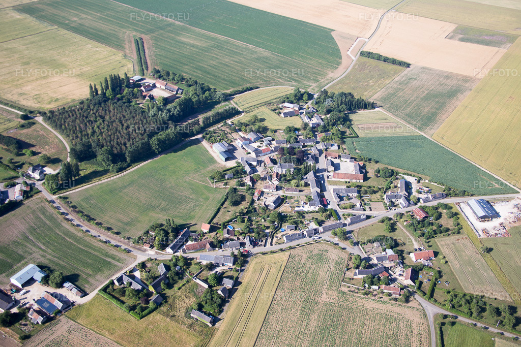Vue aérienne: Vue de la ville à Rhodon dans le département Loir et Cher, France. Photo: IMG_082234.jpg prise le 20/06/2015 par Werner Riehm/FLY-FOTO.eu – Résolution de l'original: 5472 x 3648 px
