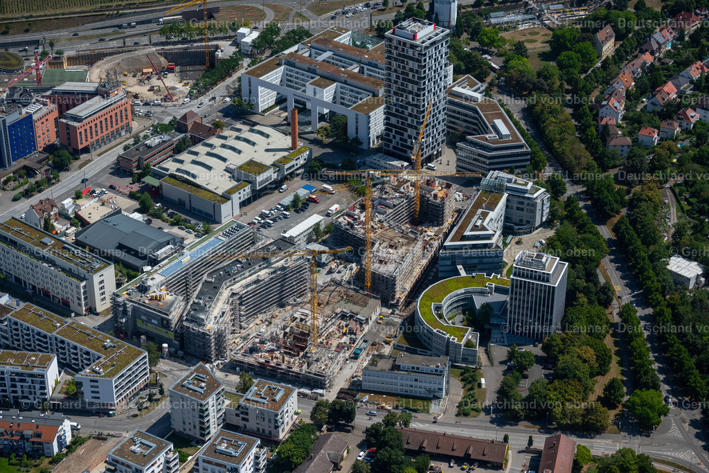 4034701 | STUTTGART 22.07.2020 Baustelle zum Neubau eines Mehrfamilien- Wohn- und Geschäftshauses MAYLIVING + MAYOFFICE an der Maybachstraße im Ortsteil Bahnhof Feuerbach in Stuttgart im Bundesland Baden-Württemberg, Deutschland. Weiterführende Informationen bei: GIEAG Immobilien AG,  Implenia AG,  KRESINGS ARCHITEKTUR GMBH,  Möhrle + Partner Freie Landschaftsarchitekten BDLA/IFLA,  kappes ipg GmbH. // Construction site for the new residential and commercial building MAYLIVING + MAYOFFICE on Maybachstrasse in the district Bahnhof Feuerbach in Stuttgart in the state Baden-Wurttemberg, Germany. Further information at: GIEAG Immobilien AG,  Implenia AG,  KRESINGS ARCHITEKTUR GMBH,  Moehrle + Partner Freie Landschaftsarchitekten BDLA/IFLA,  kappes ipg GmbH. Foto: Gerhard Launer