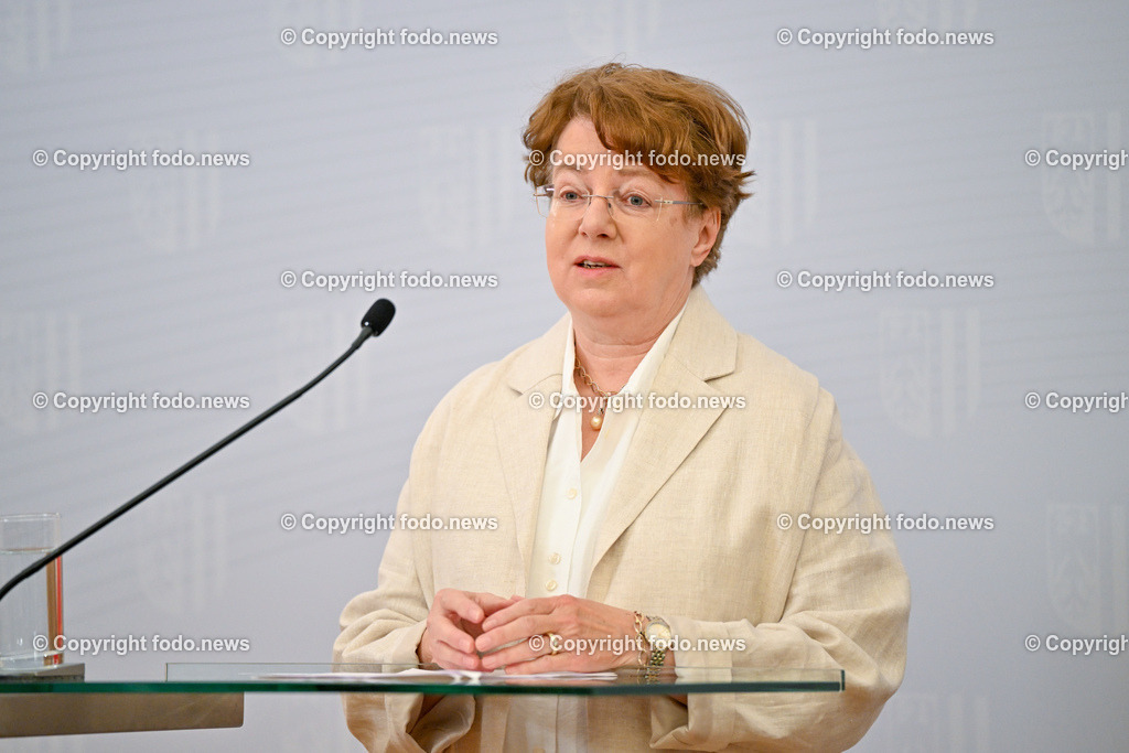 Pressekonferenz mit LH Stelzer_ 20 Jahre Lern- und Gedenkort Schloss Hartheim_ 14.06.2023-15 | 14.06.2023, Landhaus Linz, AUT, Pressekonferenz mit LH Stelzer, 20 Jahre Lern- und Gedenkort Schloss Hartheim, im Bild Brigitte Kepplinger (Obfrau Verein Schloss Hartheim)