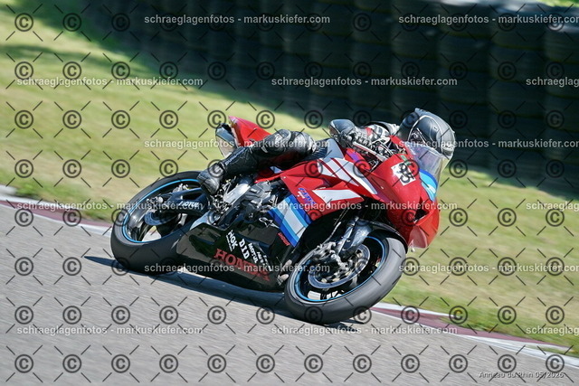 26BT01-1066 | 095 - Realisiert mit Pictrs.com