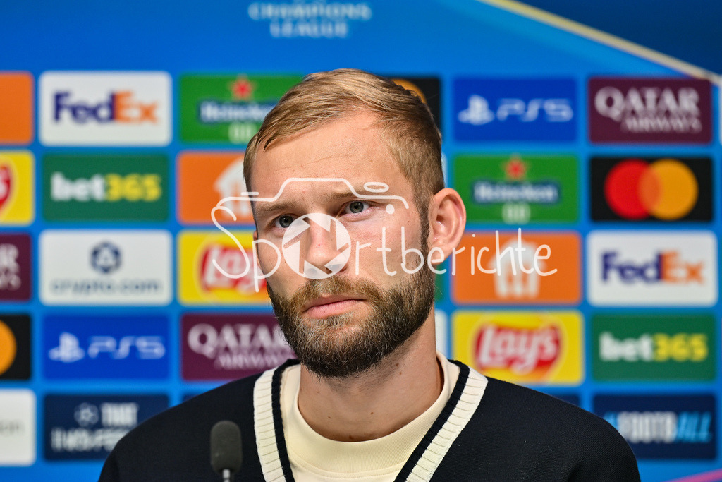 Paphos FC - FC Bayern München | im Bild Konrad LAIMER (FC Bayern Muenchen 27) auf der Pressekonferenz vor dem Spiel in Pafos / Einzelfoto / Freisteller Regionalliga Bayern: FC Bayern Amateure - FC Würzburger Kickers; Grünwalder Stadion am 27.09.2025