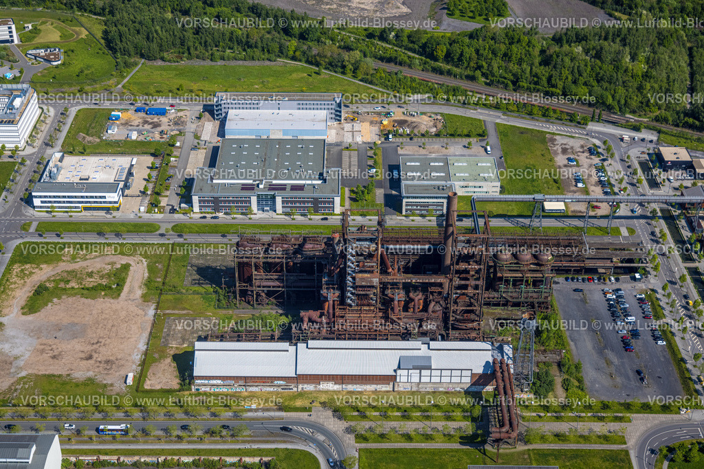 Dortmund230504183 | Luftbild, Technologiepark Gewerbegebiet Phoenix West, Zentrum für Produktionstechnologie (ZfP), Albonair GmbH, bitop AG Pharma, Hochofen Stahlwerk Ruine, Baustelle, Hörde, Dortmund, Ruhrgebiet, Nordrhein-Westfalen, Deutschland
