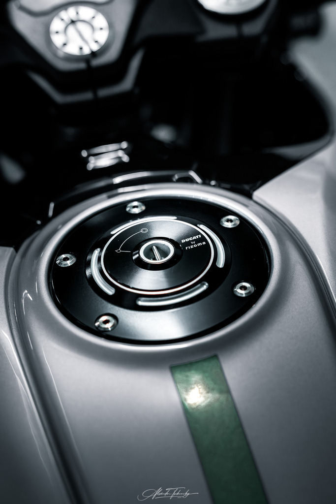 Ducati Scramber Formula 73 | Entdecken Sie die faszinierende Welt von Alexander Tschuncky Arts: Kreative Fotografie, atemberaubende Automobilkunst und hochwertiger Bilderdruck. Lassen Sie sich inspirieren! - Realisiert mit Pictrs.com
