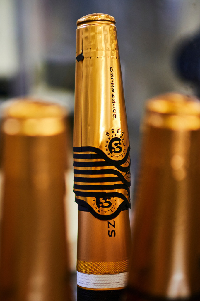 Sektkellerei Szigeti | Gols, Austria - February 19, 2018: Sektkellerei Szigeti; Sektflaschen mit goldenen Sekt-Kappen. - Realisiert mit Pictrs.com