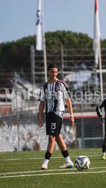 juv_lut_fmachado-0138 | Images from the Juniors B match between Juventus Academy and FC Lutry, played on 18 March 2026 in Lutry, Switzerland, featuring players, coaching staff and match action throughout the game.