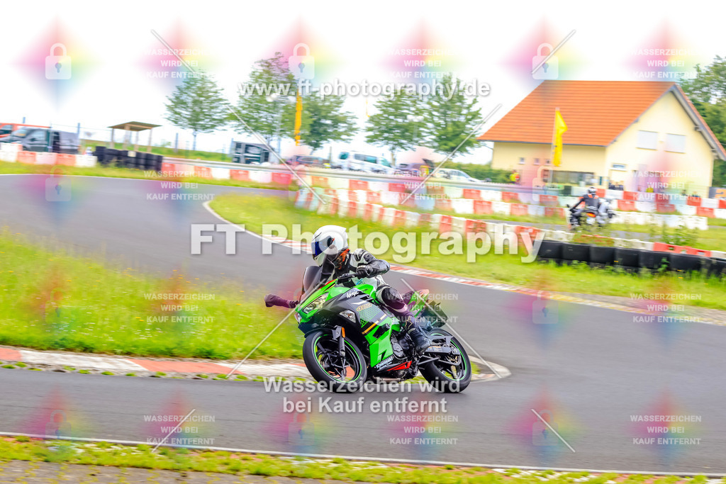 VBK-7768 | Hier findet Ihr Bilder von Touristenfahrten auf der Nürburgring Nordschleife oder von anderen Veranstaltungen die ich besucht habe. Viel Spass beim Durch Schauen 