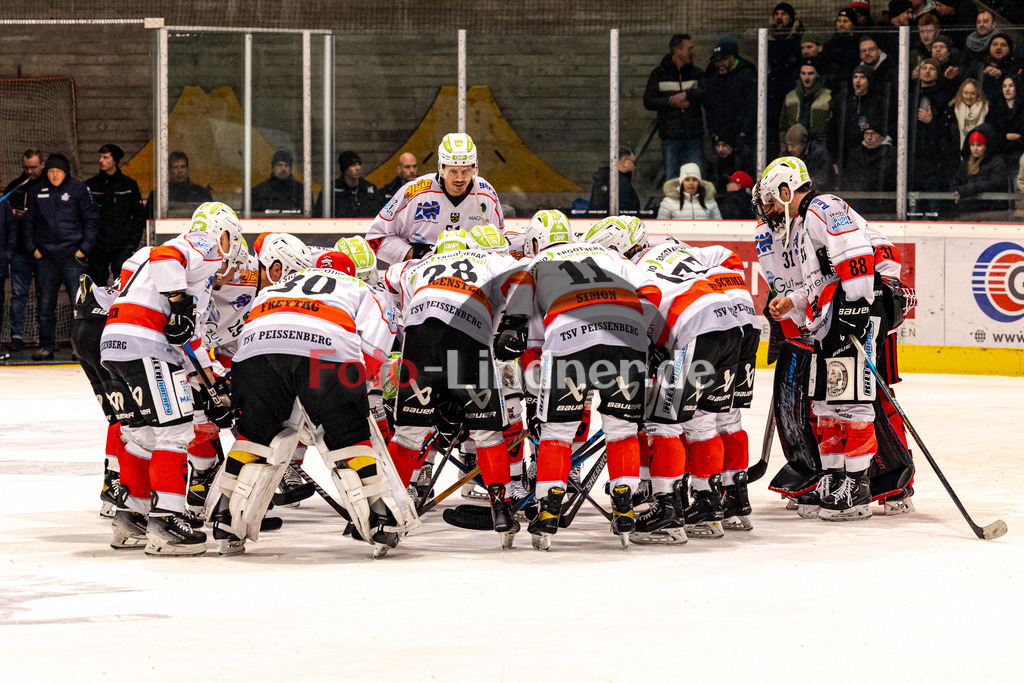 HC Landsberg Riverkings vs TSV Peißenberg Miners | Eishockey Bayernliga 2023/2024, HC Landsberg Riverkings vs TSV Peißenberg Miners, 20231217,
Derbysieg in Landsberg,
2023-12-17 in Landsberg (Eisstadion)

Copyright: WolfgangxLindner