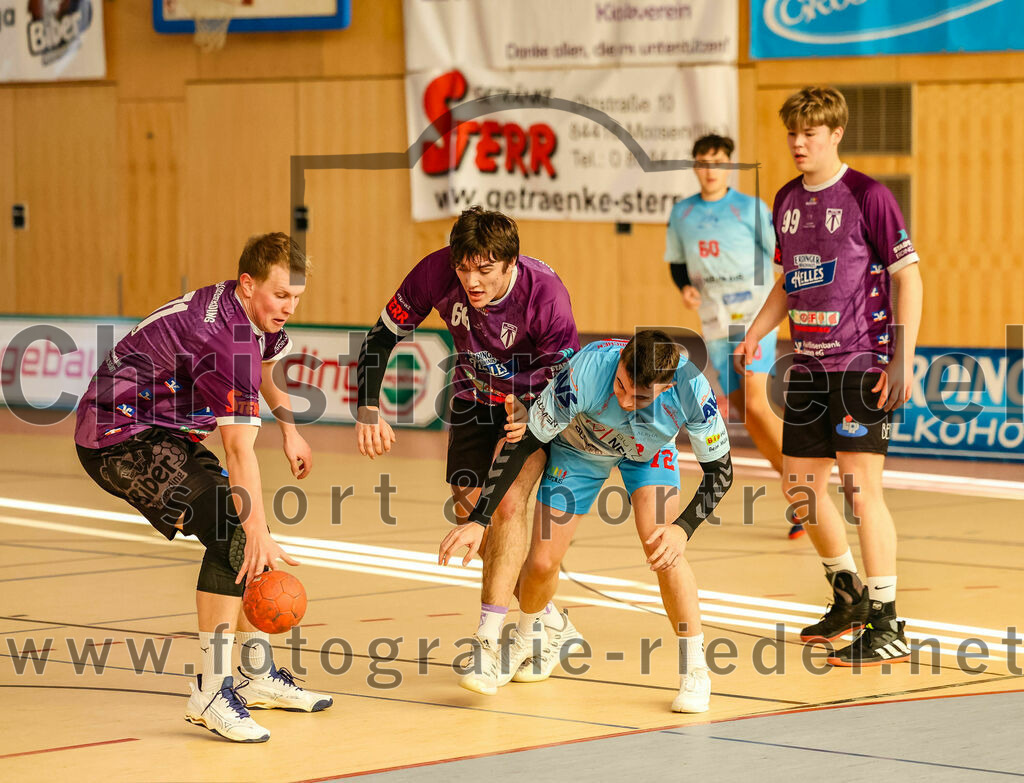 2024-01-28_034_SpVgg_Altenerding_II_gegen_HSG_Schwab-kirchen | Erding, Deutschland, 28.01.2024:
Handball, Bezirksklasse Männer Staffel Süd West 2023 / 2024, 9. Spieltag, SpVgg Altenerding gegen HSG Schwab/kirchen, Endergebnis: 30:24

Tristan Gerhardt (SpVgg Altenerding, #71), Jonas Detterböck (SpVgg Altenerding, #66), Fabian Ferstl (HSG Schwab/kirchen, #72), Yannis Bartsch (SpVgg Altenerding, #99)

Foto: Christian Riedel / fotografie-riedel.net