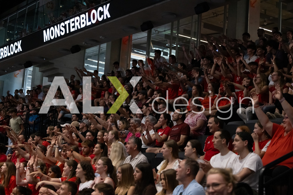 Austria v Switzerland - CEV European League Women | KRIENS, SWITZERLAND - JUNE 14: Fans of Switzerland during the CEV European League match between Austria and Switzerland at Pilatus Arena on June 14, 2026 in Kriens, Switzerland. - Realisiert mit Pictrs.com