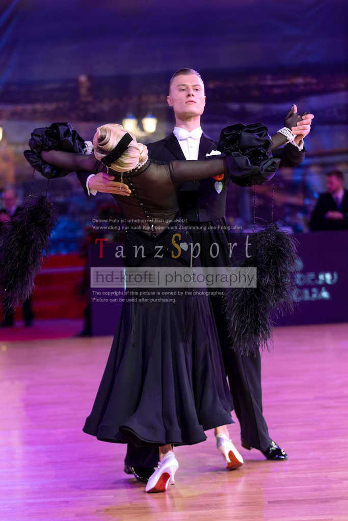 20241215_WDSF_Int_Open_Std-Riga-8655 | Tanzsportbilder, Standardtanz, Lateintanz, WDSF, DTV, LTVB, dancecomp, goc, hessen tanzt, blaues band der spree, walzer, tango, wiener walzer, slowfox, quickstepp, samba, rumba, cha-cha-cha, paso doble. jive, hd-kroft photography, turniertanzsport