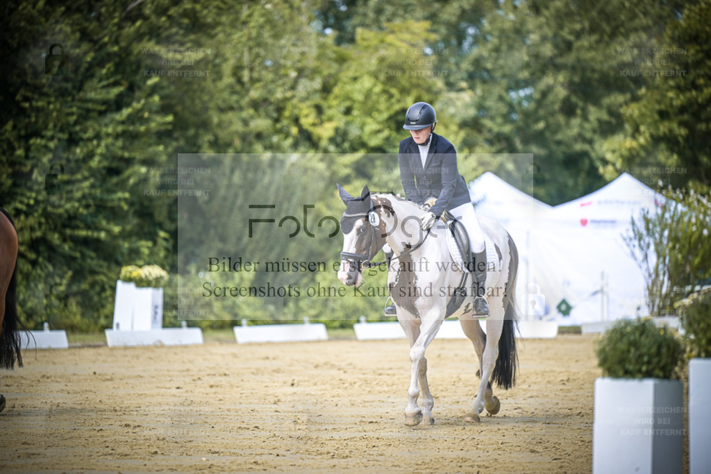 DOS_5210 | Entdecke hochwertige Reitturnierfotos von Foto Oger. Professionell, emotional und authentisch – jetzt Lieblingsmomente im Shop bestellen. - Realisiert mit Pictrs.com