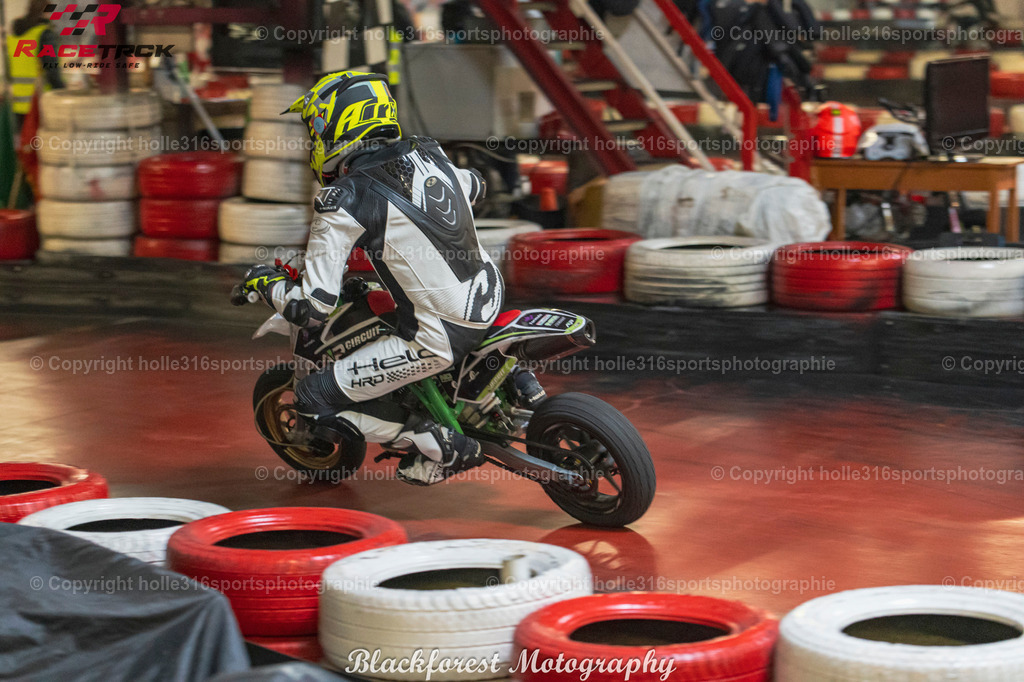 12_01racetrck.1208-2 | Sportfotografie , Motorsport, Motoross, Reitsport, Mointainbike, Enduro,
Landschaft , Outdoor, Eventfotografie, Landschaft, Bilder online bestellen - Realisiert mit Pictrs.com