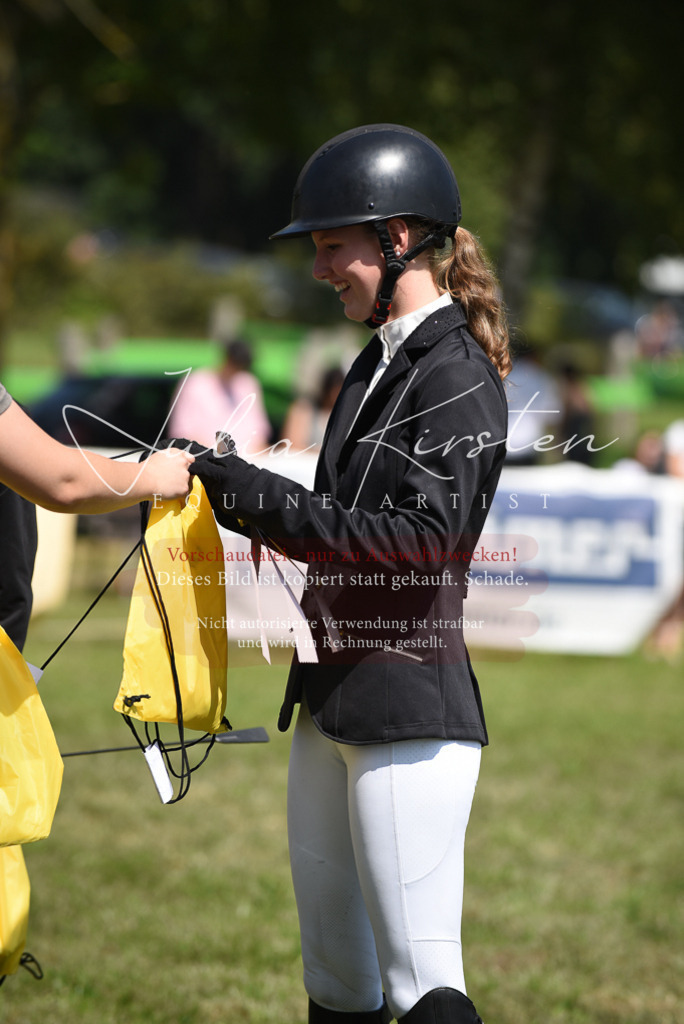 DSC_0122 | Pferde- und Turnierfotografie in Westsachsen. Pferdeportraits, Auftragszeichnungen und intuitive Kunst.