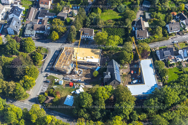 Menden220901480 | Luftbild, Baustelle und Neubau für neues Quartier um die evang. Christuskirche mit evang. Kindergarten, Gemeindehaus und  Wohnanlage, Matthias-Claudius-Platz, Lendringsen, Menden, Ruhrgebiet, Nordrhein-Westfalen, Deutschland