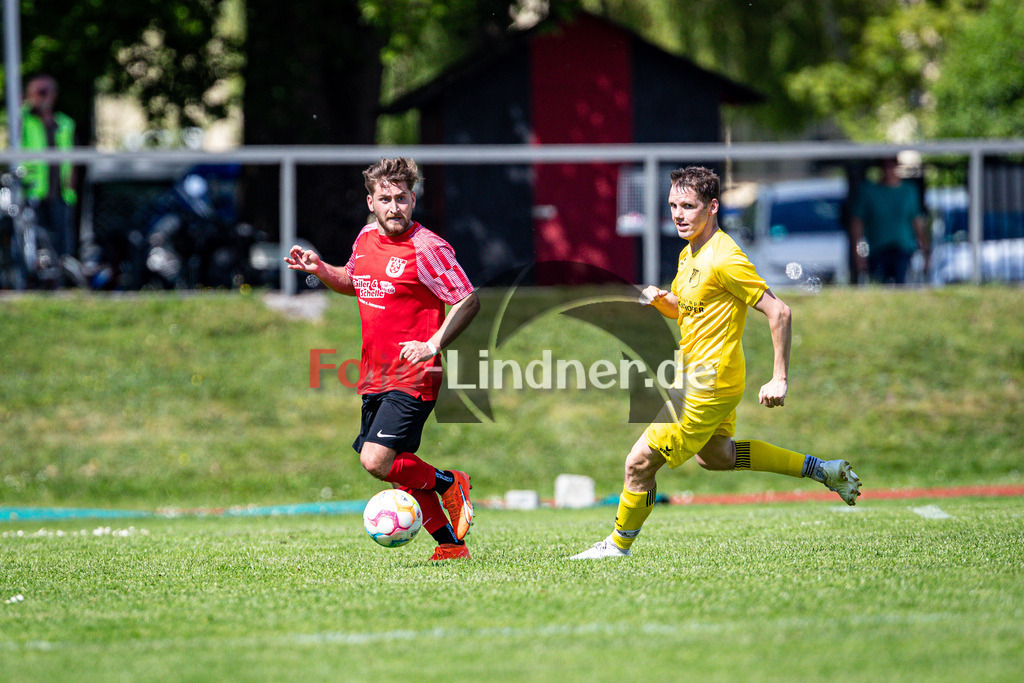 TSV Peißenberg vs SV Münsing-Ammerland | Abstiegs Qualifikationsrunde Kreisliga Gruppe C, TSV Peißenberg vs SV Münsing-Ammerland, 20240511,
Caner DEMIRCI (TSVP 14) in Aktion,
2024-05-11 in Peißenberg (Sportplatz Peißenberg)
Caner DEMIRCI (TSVP 14), Lukas HAUPTMANN (SVM 15)
Copyright: WolfgangxLindner www.foto-lindner.de