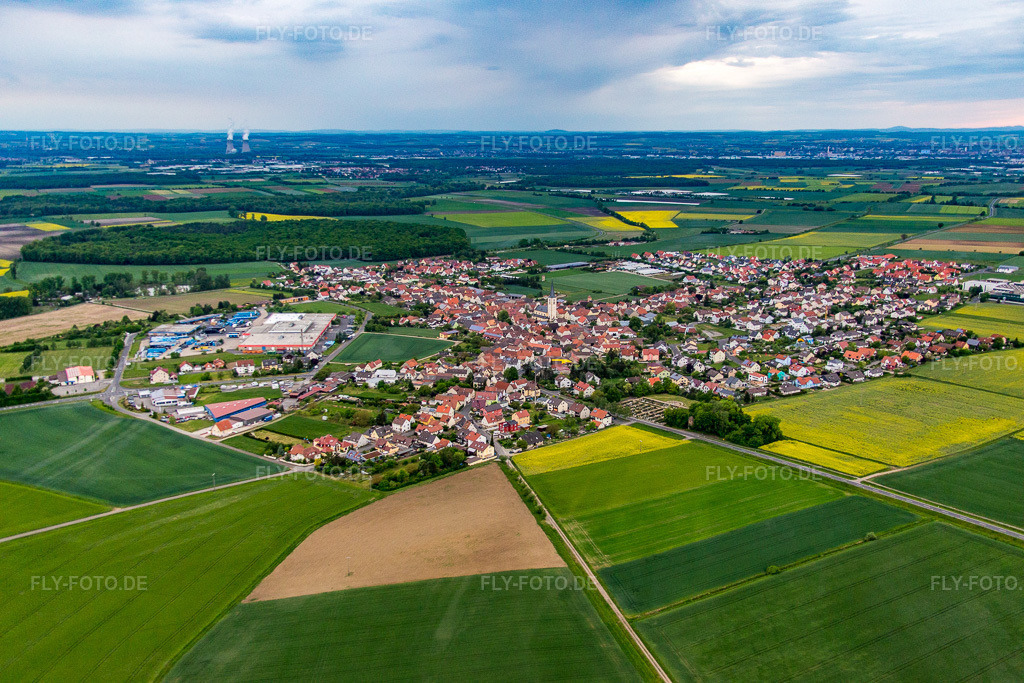 Luftbild: landwirtschaftlichen Feldern und Nutzflächen in Grettstadt im Bundesland Bayern in Deutschland. Foto: IMG_078972.jpg vom 14.05.2015 durch Werner Riehm/FLY-FOTO.de