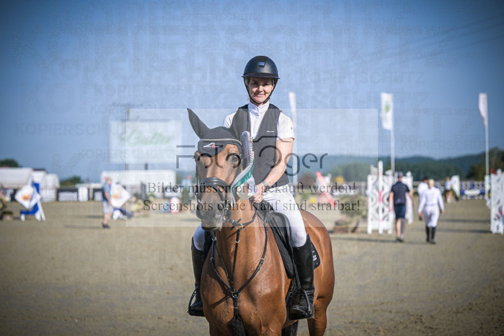 DOS_0067 | Entdecke hochwertige Reitturnierfotos von Foto Oger. Professionell, emotional und authentisch – jetzt Lieblingsmomente im Shop bestellen.Deutschlandweite Turnierfotografie. - Realisiert mit Pictrs.com