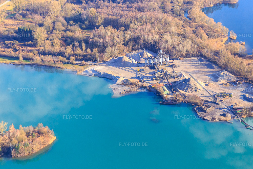Luftbild: Kieswerk von Philipp & Co. GmbH & Co. KG am Baggersee Hardtsee im Ortsteil Neudorf in Graben-Neudorf im Bundesland Baden-Württemberg in Deutschland. Foto: IMG_104777.jpg vom 16.02.2018 durch Werner Riehm/FLY-FOTO.dePhilipp & Co. GmbH & Co. KG - Produkte Werk Huttenheim