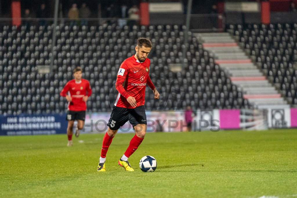 SG Sonnenhof Grossaspach vs. TSV Steinbach Haiger, Fussball, Regionalliga Suedwest, 25. Spieltag, 20.03.2026 | Volkan Celiktas (SG Sonnenhof Großaspach, #05),SG Sonnenhof Grossaspach vs. TSV Steinbach Haiger, Fussball, Regionalliga Suedwest, 25. Spieltag, 20.03.2026Foto: photosbyphips/Philip Ziegler