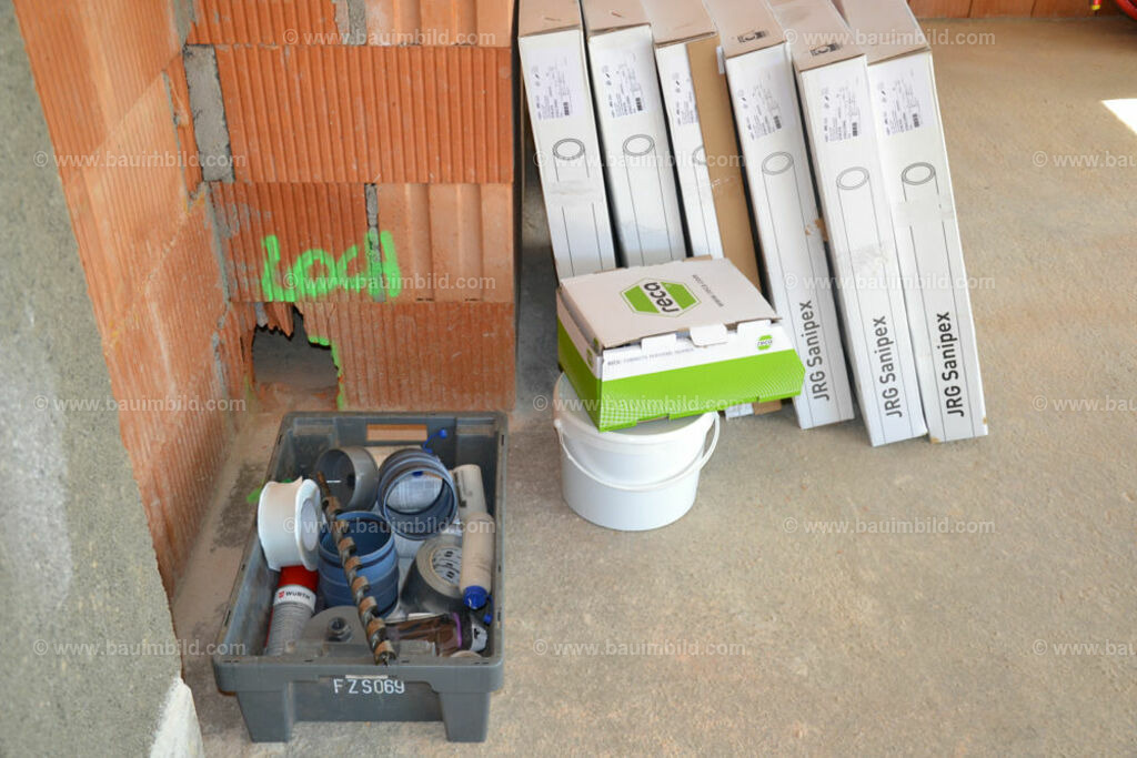 bib-lg15-sanitaer-0008 | Nach LV-Leistungsgruppen sortierte Detailfotos über den Bau eines Hauses. Alle Hausbau-Bilder direkt vom Urheber und Autor der Website Haus-Selber-Bauen.com