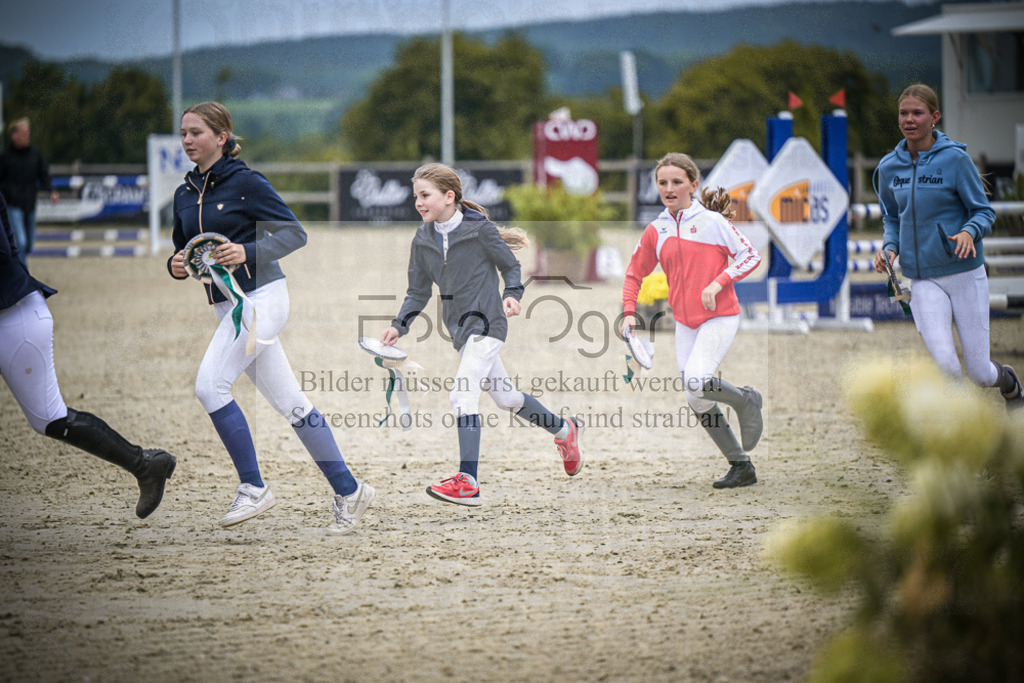 DOS_0136 | Entdecke hochwertige Reitturnierfotos von Foto Oger. Professionell, emotional und authentisch – jetzt Lieblingsmomente im Shop bestellen.Deutschlandweite Turnierfotografie. - Realisiert mit Pictrs.com