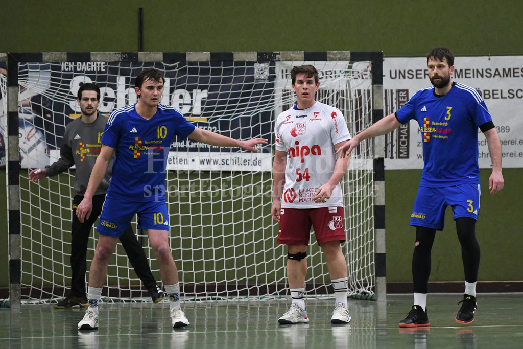 SSG Metten :  TG Landshut II  | #54 Forster, Andreas  (TG Landshut II) gegen 3 - Tormann Stefan Kraus (SSG Metten #12); Vincent Muhr (SSG Metten #10); Jan Matousik (SSG Metten #3)  - Realisiert mit Pictrs.com