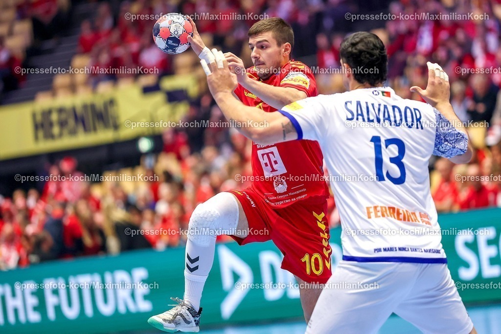 EHF18012601002 | 18.01.2026, Handball, Men's EHF EURO 2026, Portugal - Nordmazedonien, Jyske Bank Boxen in Herning, Dänemark, Preliminary Round:  Marko Mitev (North Macedonia #10) im Zweikampf gegen   Rocha Nogueira (Portugal #13) 