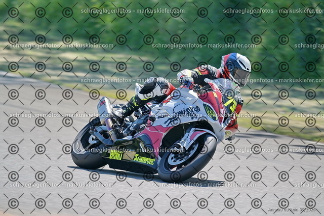 26BT01-0932 | 073 - Realisiert mit Pictrs.com