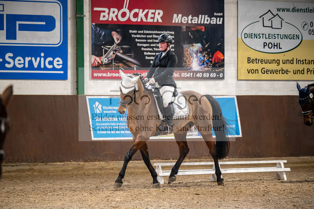 Hallenreittunier Voxtrup 2023 | Entdecke hochwertige Reitturnierfotos von Foto Oger. Professionell, emotional und authentisch – jetzt Lieblingsmomente im Shop bestellen.Deutschlandweite Turnierfotografie. - Realisiert mit Pictrs.com