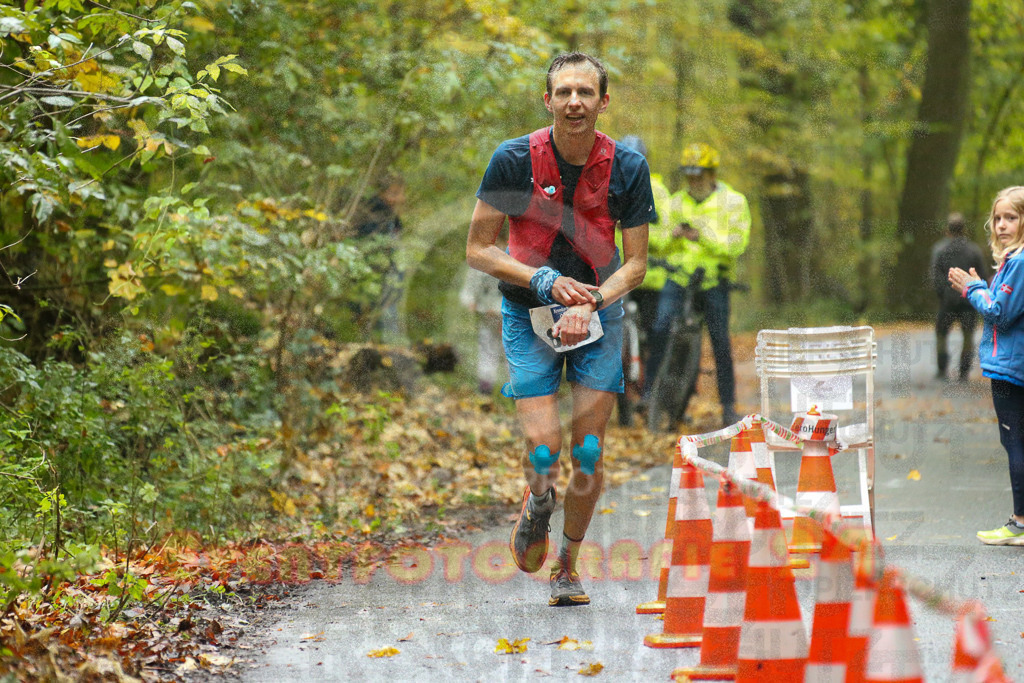 241027_1209_EX1_4004 | Sportfotografie im Rhein-Sieg Kreis, Köln, Bonn, NRW, Rheinland Pfalz, Hessen, etc. Unser Tätigkeitsfeld umfasst den Laufsport vom Volkslauf über den Marathon, Duathlon, Triathon bis zum Ultralauf wie Kölnpfad Ultra oder Schindertrail.