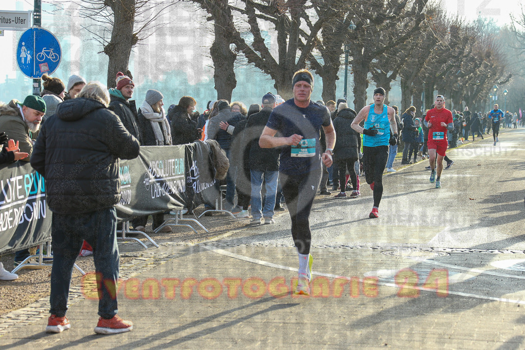 241231_1150_EX1_2652 | Sportfotografie im Rhein-Sieg Kreis, Köln, Bonn, NRW, Rheinland Pfalz, Hessen, etc. Unser Tätigkeitsfeld umfasst den Laufsport vom Volkslauf über den Marathon, Duathlon, Triathon bis zum Ultralauf wie Kölnpfad Ultra oder Schindertrail.