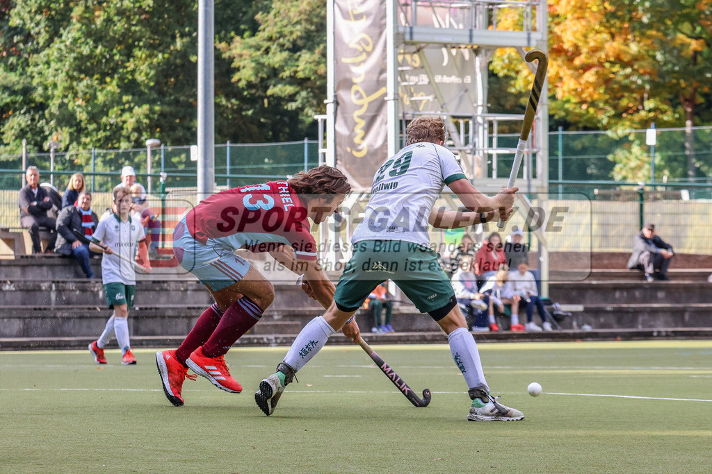MJ_2022-10-08_Herren_HTCU-UHC-59 | Malte Hellwig (Uhlenhorst Mülheim #29) &amp; Niklas Thiel (UHC Hamburg #13), Uhlenhorst Mülheim - UHC Hamburg am 8.10.2022 im Waldstadion, Mülheim a. d. Ruhr