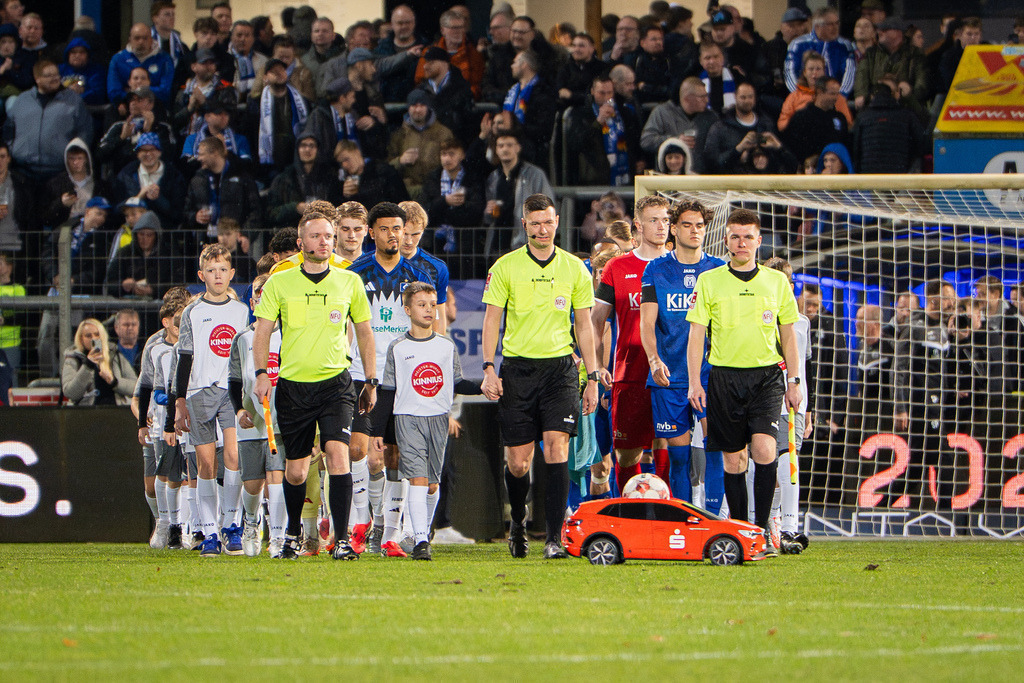 Fußball I Herren I Saison 2025-2026 I Regionalliga Nord I 24. Spieltag I SV Meppen - Hamburger SV II I 1442 | Einlauf der Mannschaften  - Realisiert mit Pictrs.com