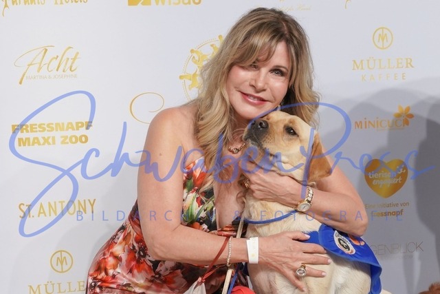 DSC09141 | Debora Sasson - 11. Vita Charity Gala
Im Friedrich-von-Thiersch-Saal im Kurhaus von Wiesbaden fand die VITA Charty Gala mit Dinner, Award, Tombola und Unterhaltung statt. 
Deutschland, Wiesbaden, Kurhaus, 22.10.2022