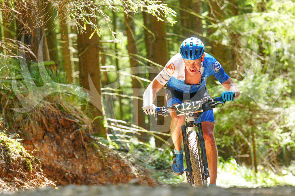 FC604130 | Fotogalerie der Treibjagd im Dunkelwald - Dein MTB Etappenrennen im Erzgebirge - Realisiert mit Pictrs.com