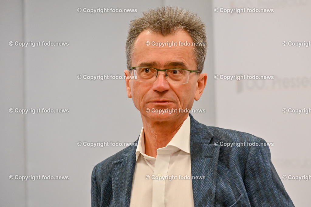 Pressekonferenz Aerztekammer für Ooe_ Neue Formen der Finanzierung im Gesundheitssystem_ 03.01.2023-18 | 03.01.2023, Presseclub Linz, AUT, Pressekonferenz Aerztekammer für Ooe, Neue Formen der Finanzierung im Gesundheitssystem, im Bild Peter Niedermoser (Praesident der Ooe-Aerztekammer)