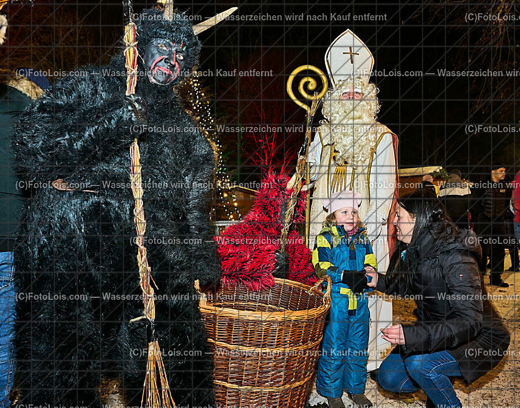 ALP4919_Wieselburger Advent_NikolausAbend_Tuerke | (C)FotoLois.com, Alois Spandl, WIESELBURGER ADVENT, der Nikolaus kommt zu den Kindern und bringt Geschenke, Fr 8. Dez. 2023.