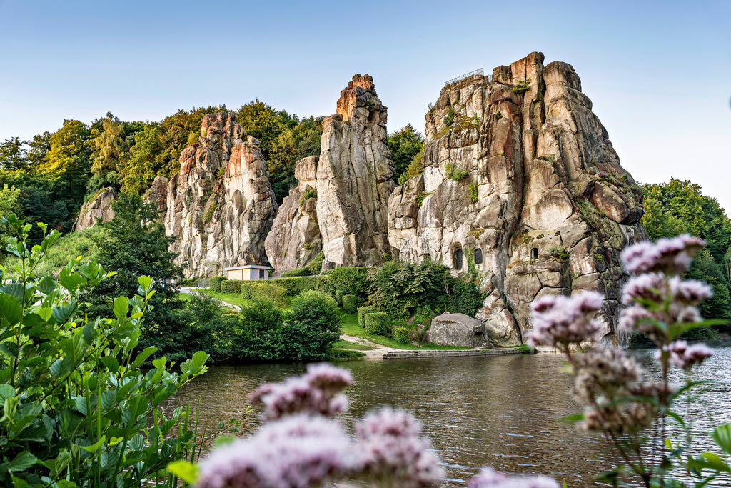 Externsteine im Morgenlicht | Die Externsteine im Teutoburger Wald im schönsten Morgenlicht. - Realisiert mit Pictrs.com