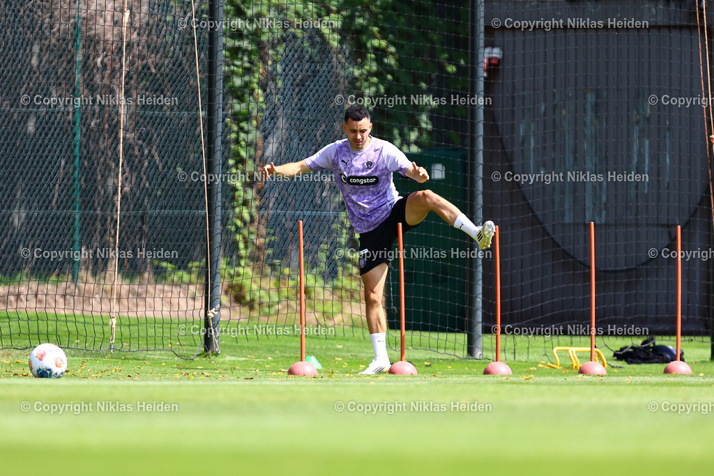NH_FCStPauli_Training_11072025 | #2 Manolis Saliakas (FC St. Pauli)Fußball I Herren I Training I Saison 2025-2026 I FC St. Pauli I 11.07.2025 I Trainingszentrum FC St. Pauli