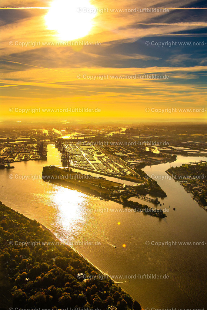 Hamburg_Waltershof_Eurogate_Containerterminal_ELS_4421091022 | HAMBURG 09.10.2022 Sonnenaufgang am Containerterminal im Containerhafen des Überseehafen der EUROGATE Container Terminal Hamburg GmbH in Hamburg. Weiterführende Informationen bei: EUROGATE GmbH & Co. KGaA, KG,  HPA Hamburg Port Authority. // Sunrise on Container Terminal in the port of the international port of the EUROGATE Container Terminal Hamburg GmbH in Hamburg. Further information at: EUROGATE GmbH & Co. KGaA, KG,  HPA Hamburg Port Authority. Foto: Martin Elsen